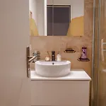 Modern Living - Free Parking & Self Check-in