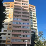 Modern Living - Free Parking & Self Check-in Apartment *