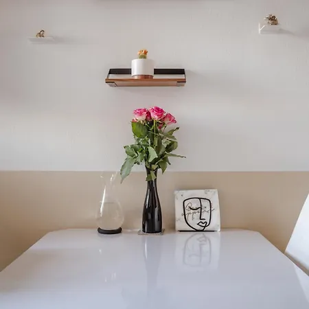 Modern Living - Free Parking & Self Check-in דירה *