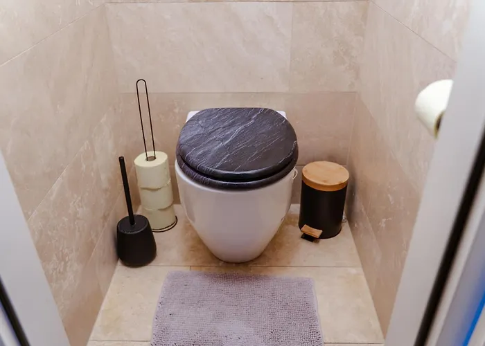 Modern Living - Free Parking & Self Check-in *